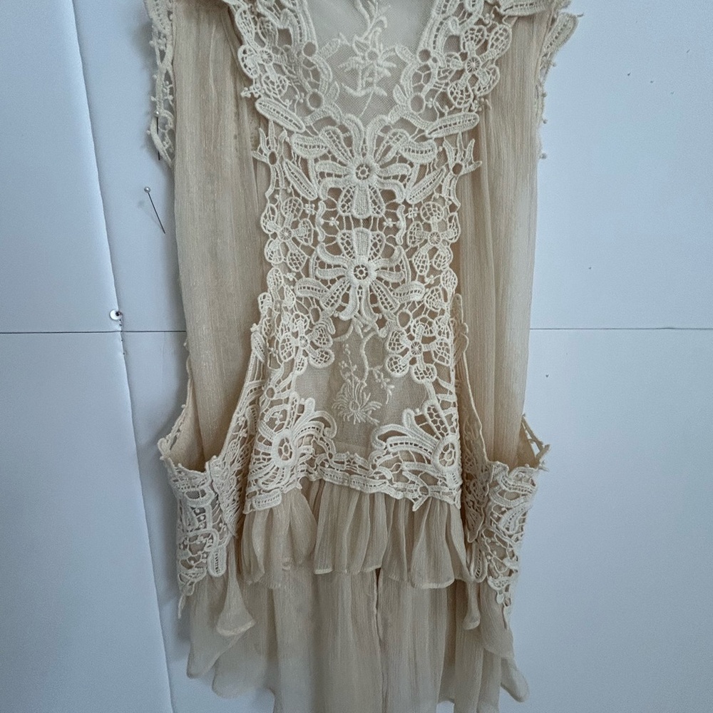 Nice lace vest by Ryu size M 
Vest has inner lining on front with a tie - Picture 9 of 14
